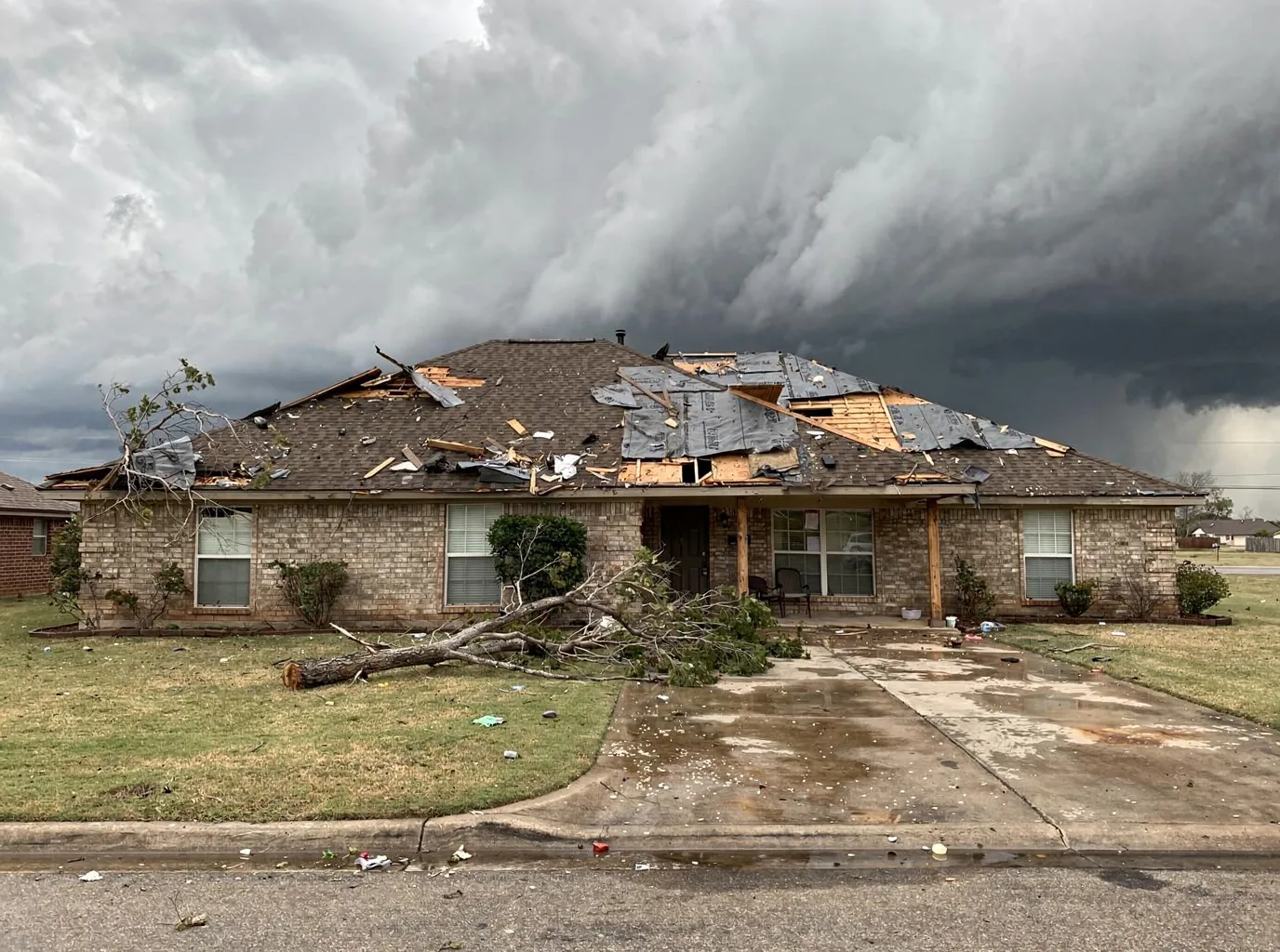 Roof Leak Repair in Buffalo Gap, TX, TX 79508